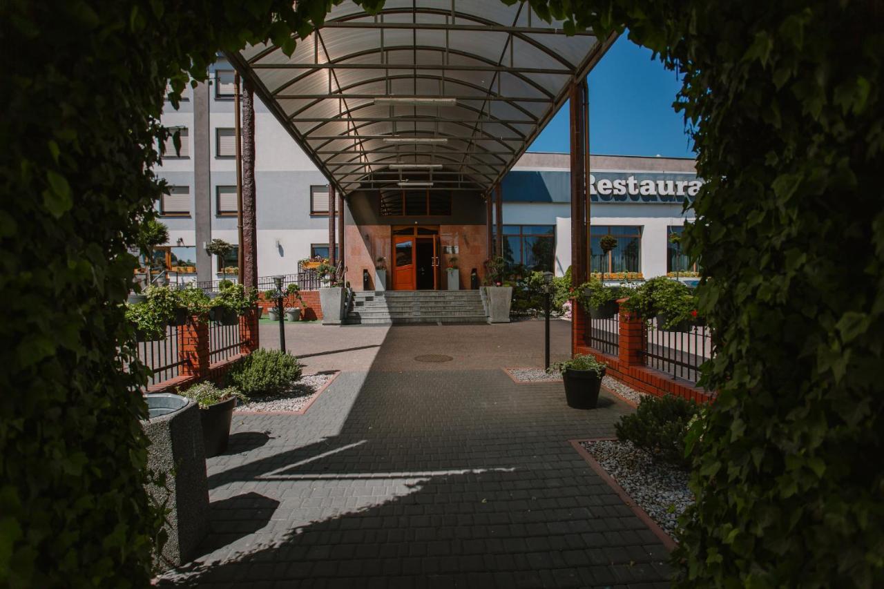 Hotel Kosmowski Wrzesnia Exterior photo